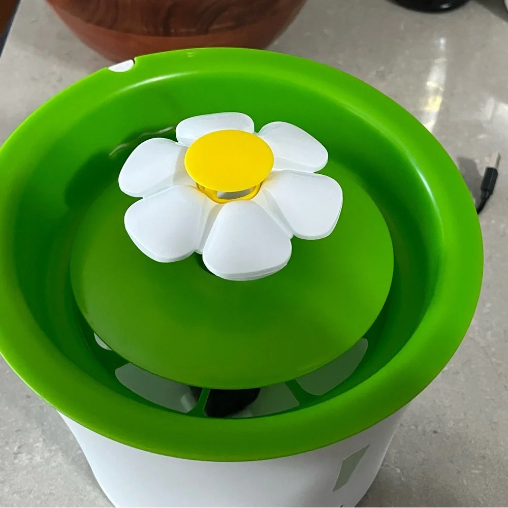 Catit White and Green Pet Water Fountain